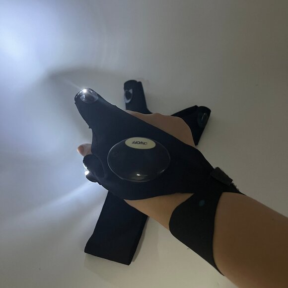 LED Flashlight Light-Up Fishing Gloves, Emergency Repair & Night Fishing - Picture 4 of 8